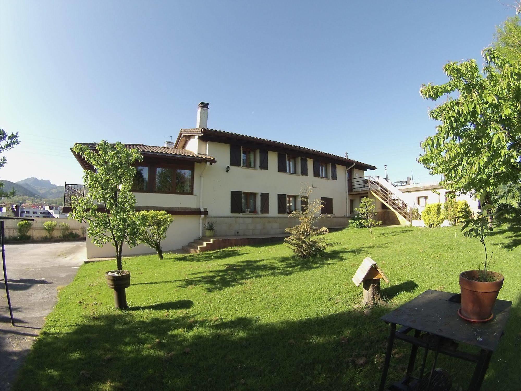 Pension Gure Ametsa Ирун Экстерьер фото